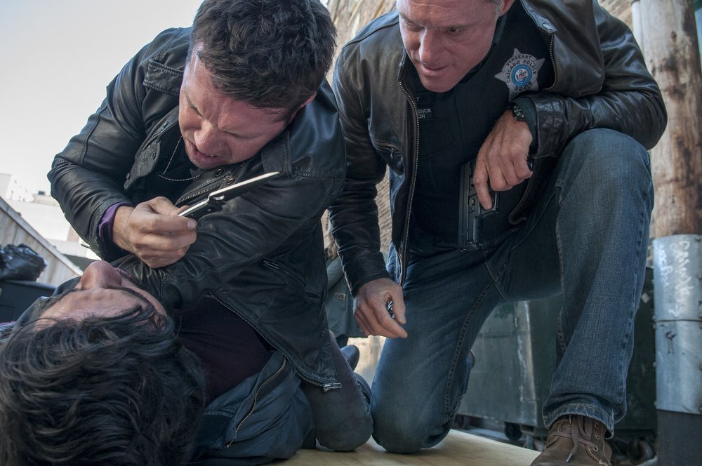 Still of Jason Beghe and Jon Seda in Chicago P.D. (2014)