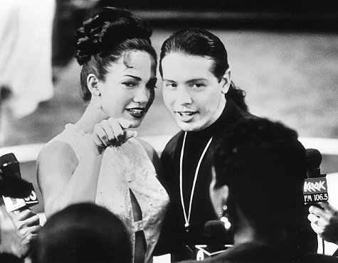 Still of Jennifer Lopez and Jon Seda in Selena (1997)