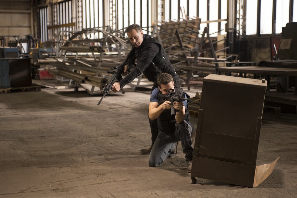 Still of Jason Beghe and Jon Seda in Chicago P.D. (2014)