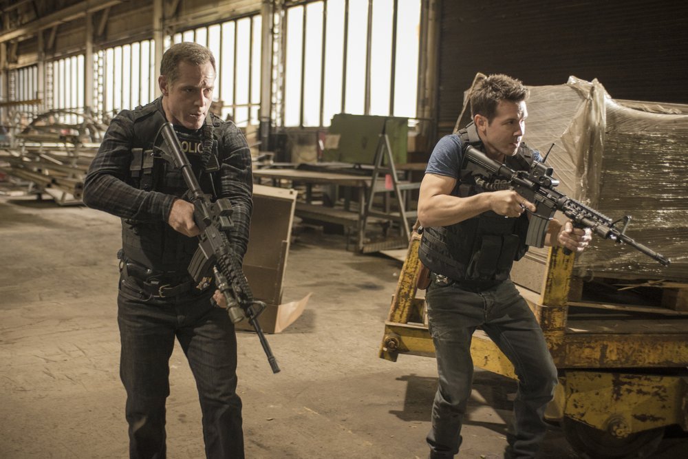 Still of Jason Beghe and Jon Seda in Chicago P.D. (2014)