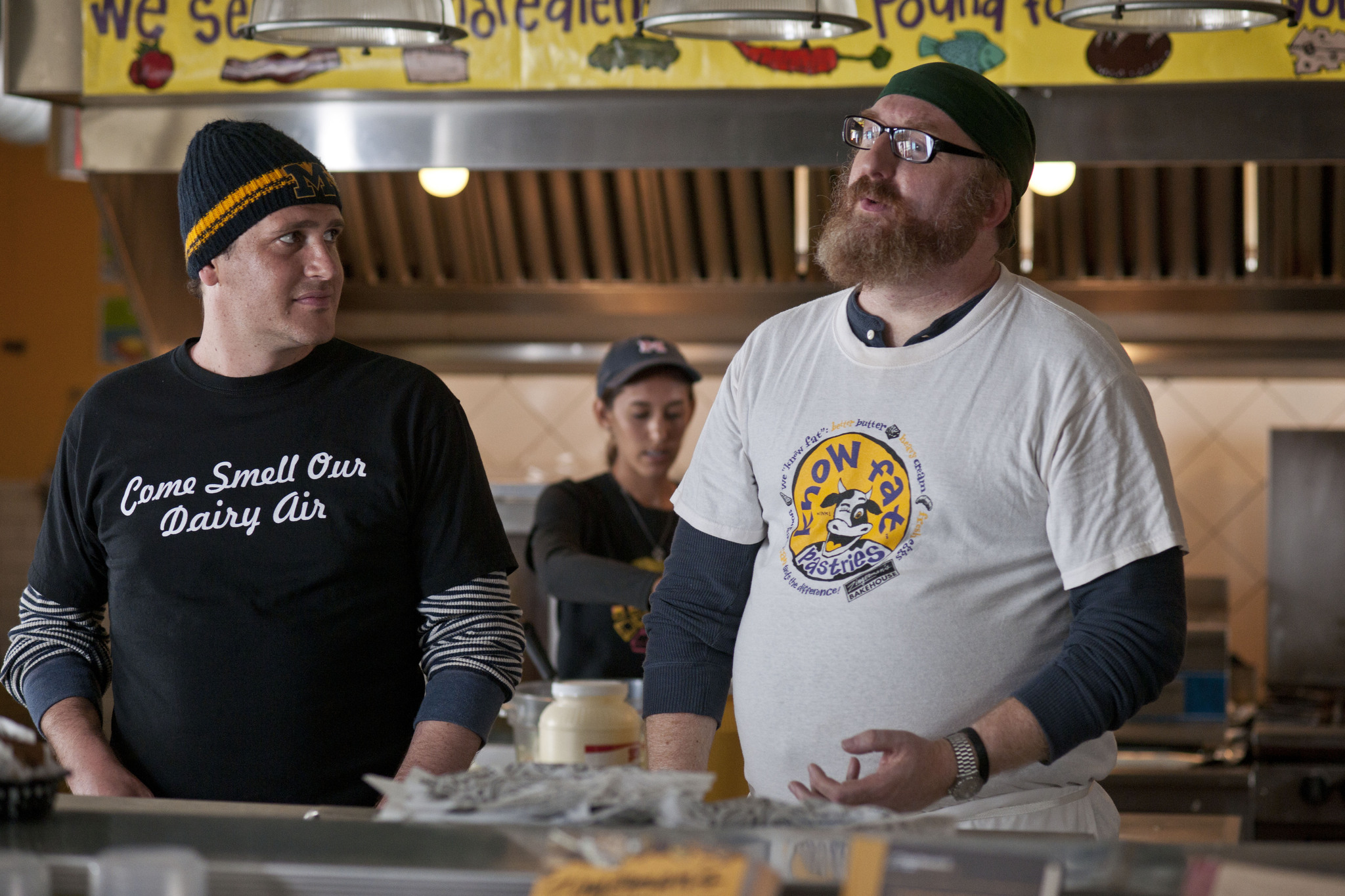 Still of Brian Posehn and Jason Segel in Susizadeje penkerius metus (2012)