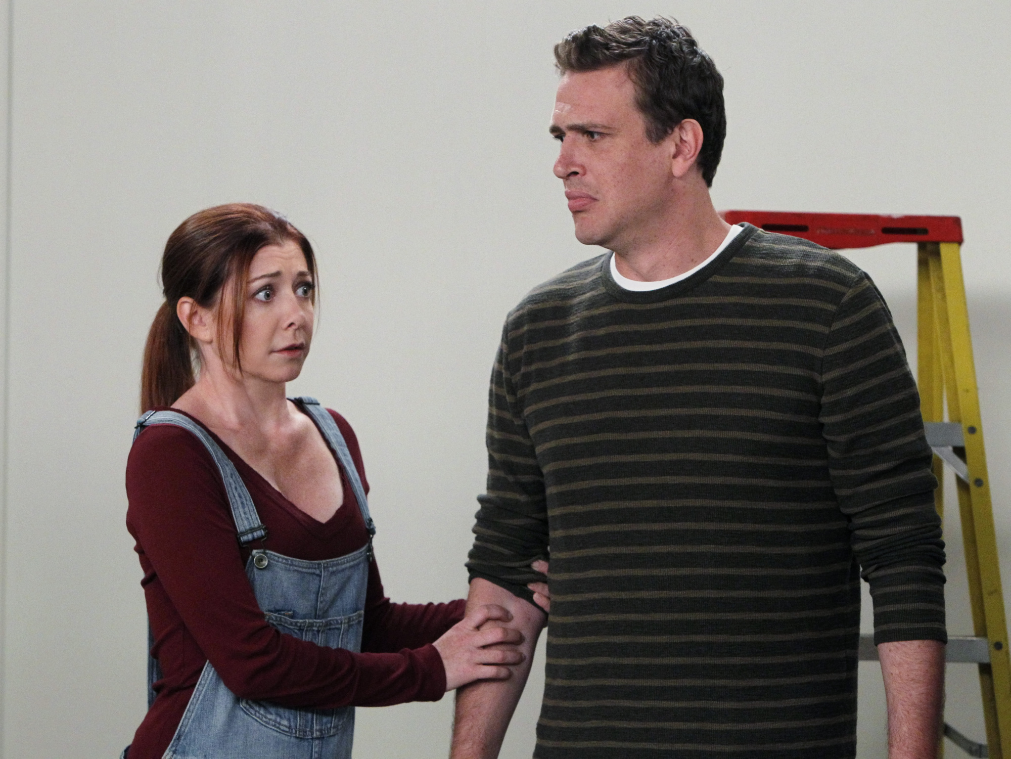 Still of Alyson Hannigan and Jason Segel in Kaip as susipazinau su jusu mama (2005)