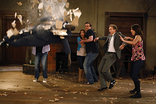 Still of Neil Patrick Harris, Alyson Hannigan, Jason Segel, Josh Radnor and Cobie Smulders in Kaip as susipazinau su jusu mama (2005)