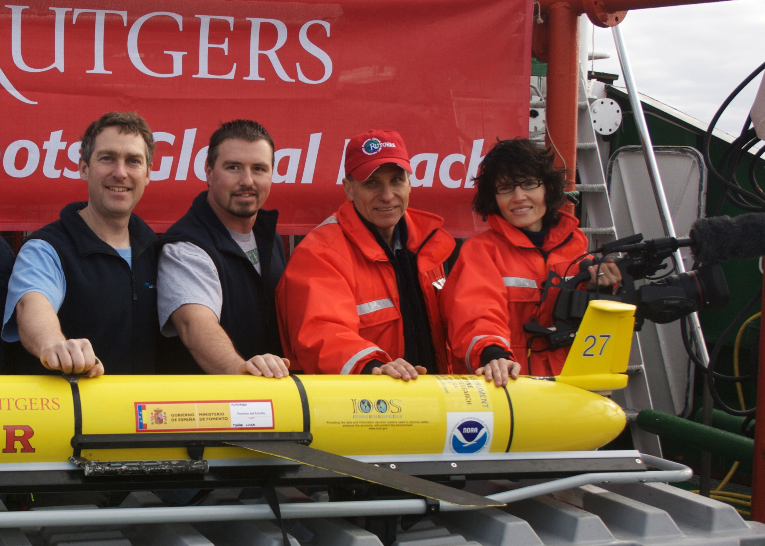 with Rutgers Marine Science team after the recovery of RU27