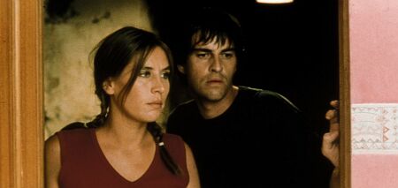 Still of Laurent Lucas and Mathilde Seigner in Harry, un ami qui vous veut du bien (2000)