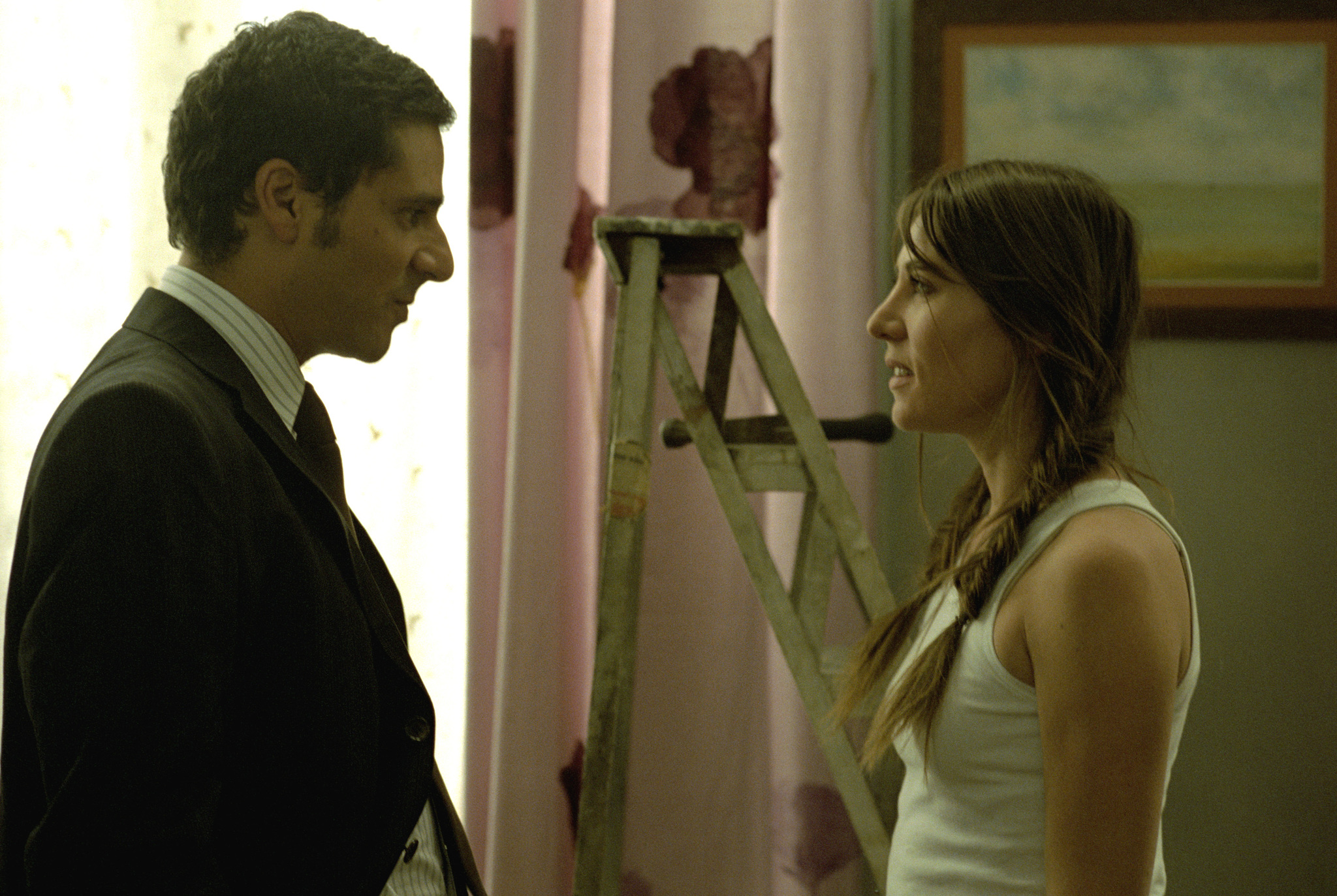 Still of Pascal Elbé and Mathilde Seigner in Tout pour plaire (2005)