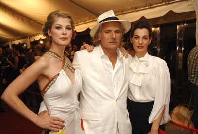 Rosamund Pike, Rade Serbedzija and Ayelet Zurer at event of Fugitive Pieces (2007)