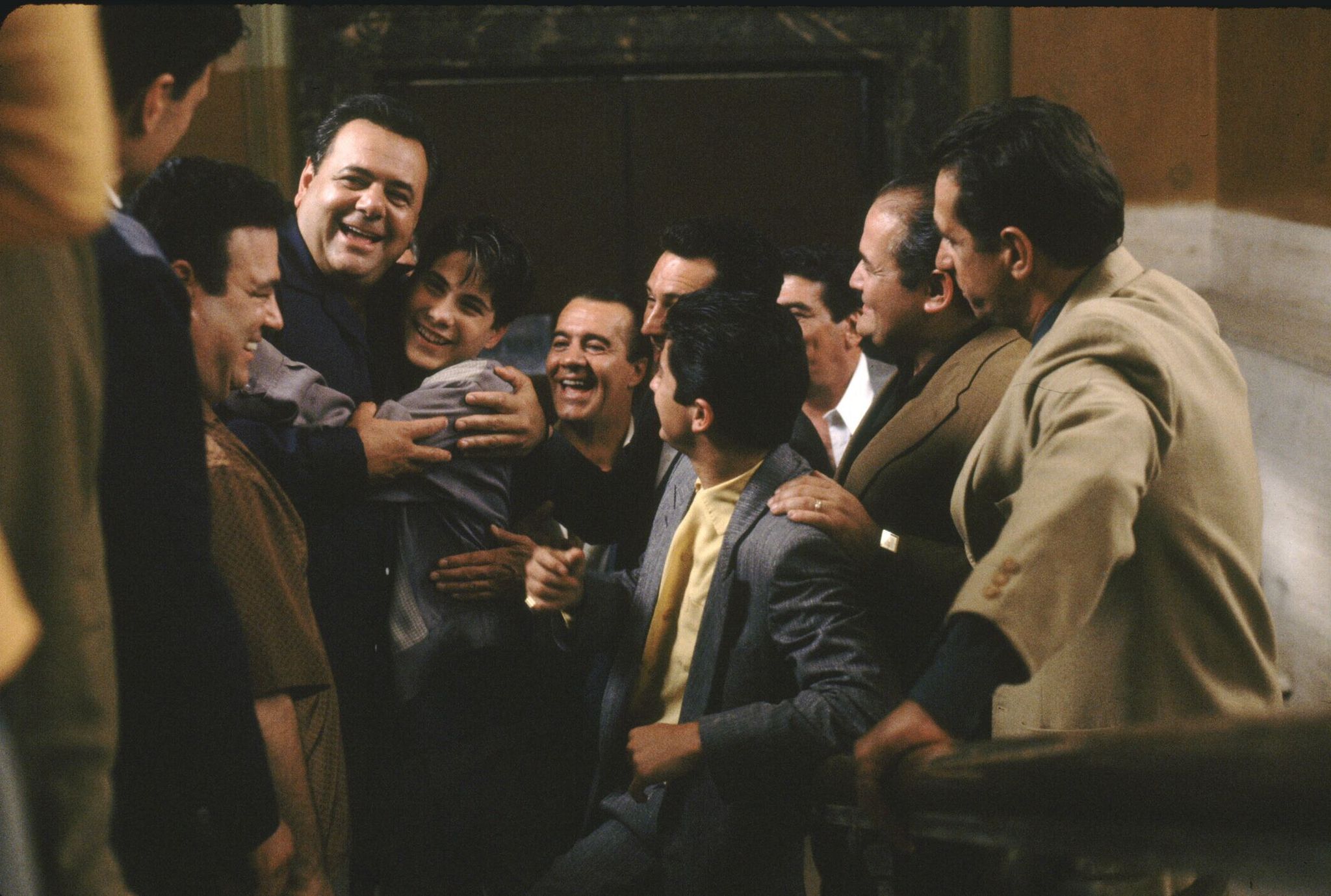 Still of Paul Sorvino, Frank DiLeo, Christopher Serrone and Tony Sirico in Geri vyrukai (1990)