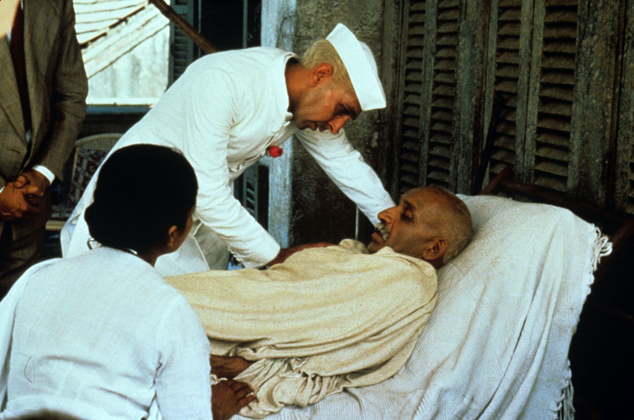 Still of Ben Kingsley and Roshan Seth in Gandhi (1982)