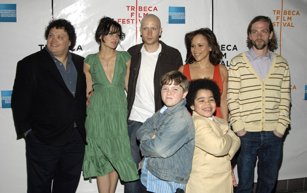 Rosie Perez, Adrian Martinez, Brendan Sexton III, Mark Webber, Frankie Shaw, Dylan Blue and Antonio Ortiz at event of Just Like the Son (2006)