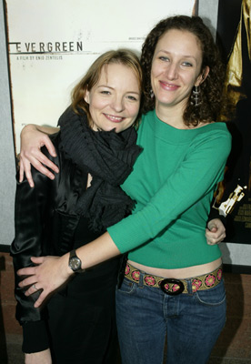 Cara Seymour and Enid Zentelis at event of Evergreen (2004)