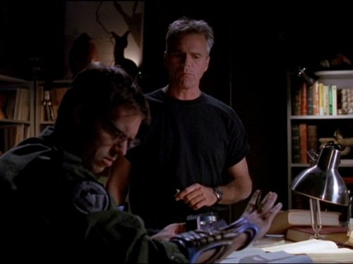 Still of Richard Dean Anderson and Michael Shanks in Stargate SG-1 (1997)
