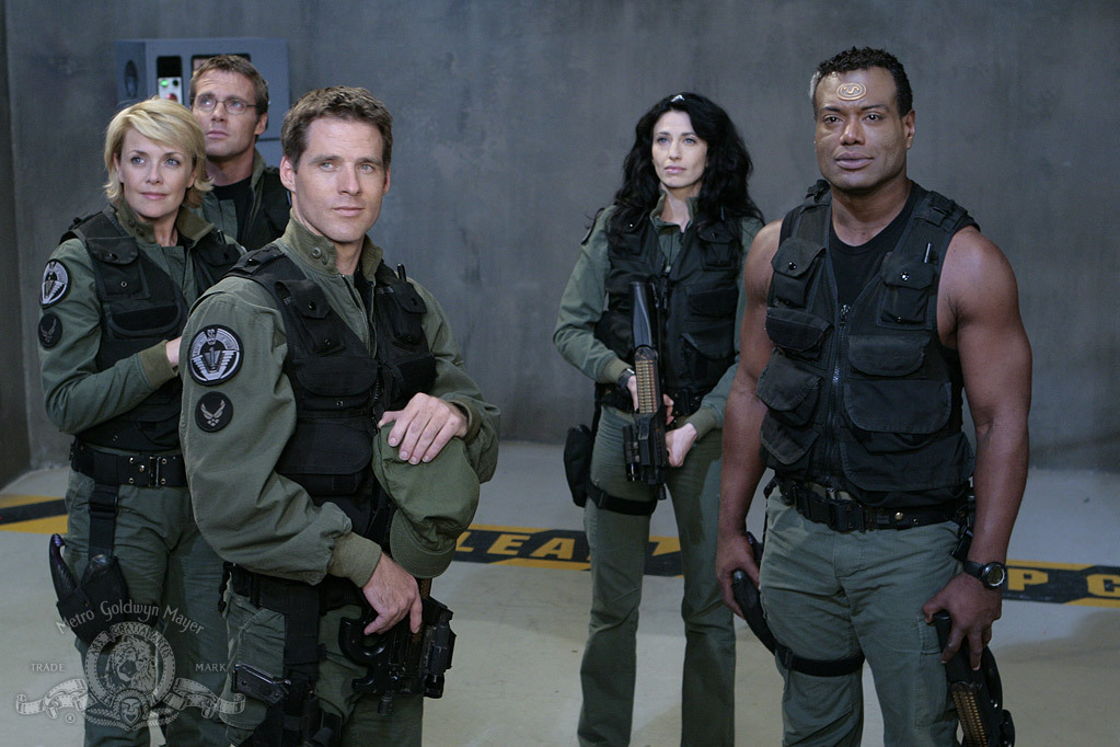 Still of Claudia Black, Ben Browder, Christopher Judge, Michael Shanks and Amanda Tapping in Stargate SG-1 (1997)
