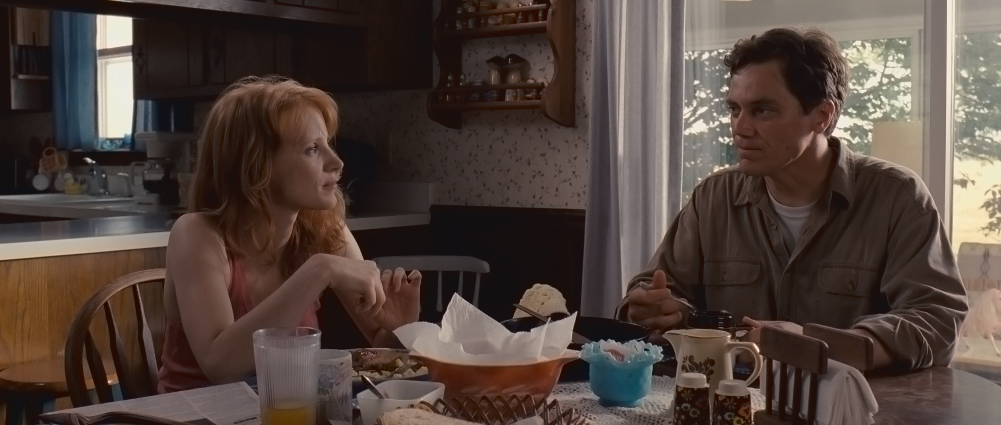 Still of Michael Shannon and Jessica Chastain in Take Shelter (2011)
