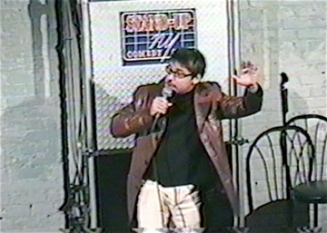JD Shapiro performing standup at Syandup NY