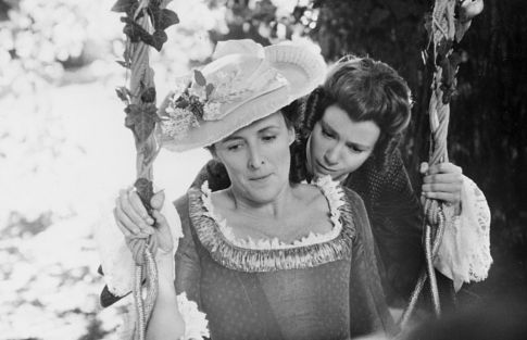Still of Mira Sorvino and Fiona Shaw in The Triumph of Love (2001)