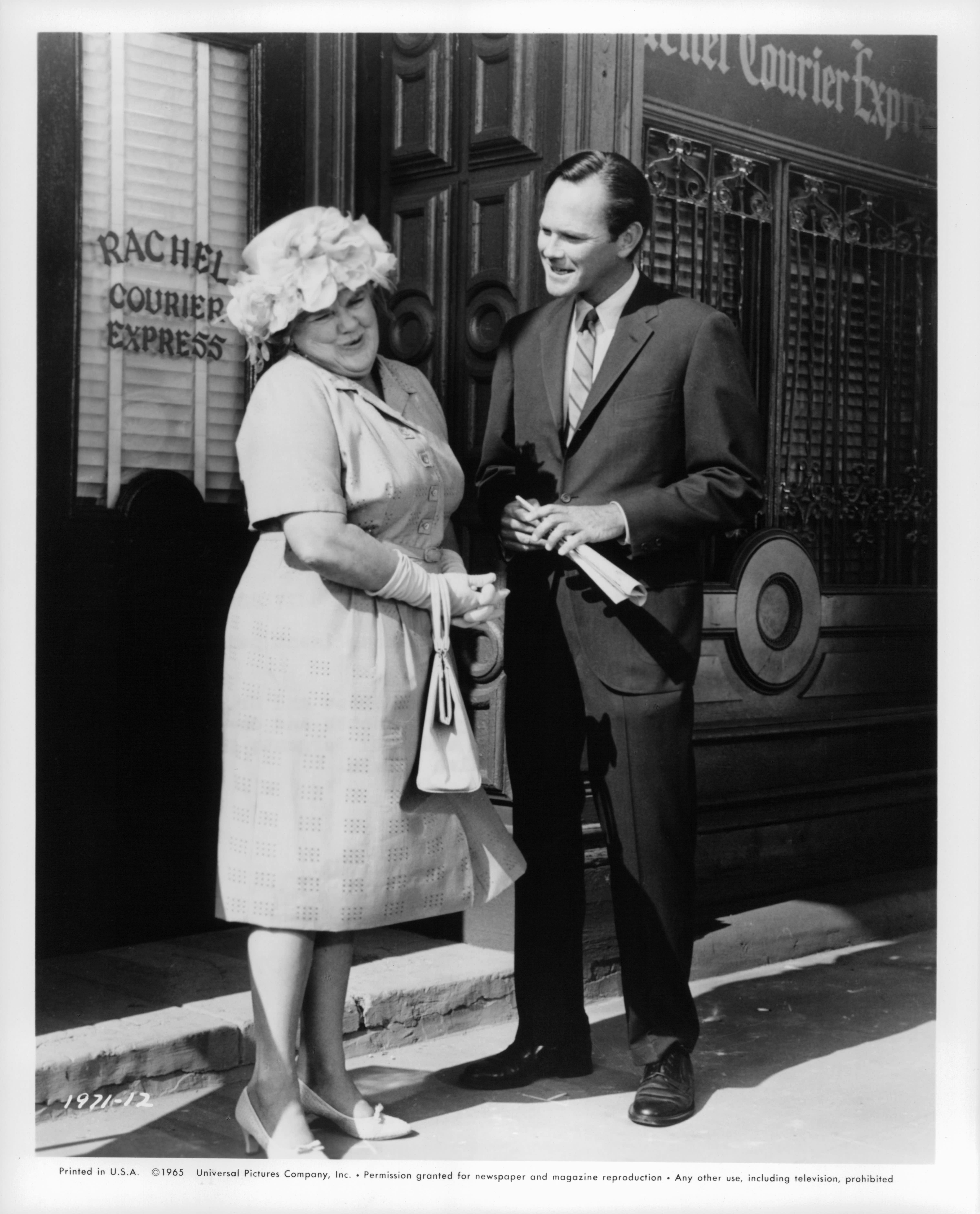 Still of Dick Sargent and Reta Shaw in The Ghost and Mr. Chicken (1966)