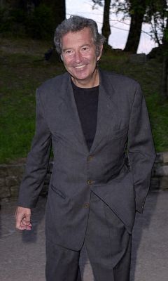 Robert Shaye at event of Ziedu Valdovas: Ziedo brolija (2001)
