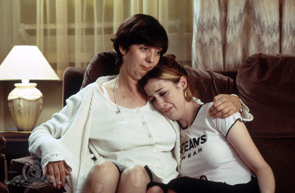 Still of Helen Coker and Ruth Sheen in All or Nothing (2002)