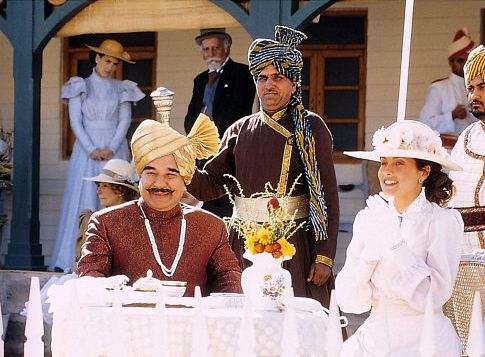 Still of Javed Khan, Kulbhushan Kharbanda and Rachel Shelley in Lagaan: Once Upon a Time in India (2001)