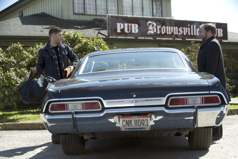 Still of Jensen Ackles and Mark Sheppard in Supernatural (2005)