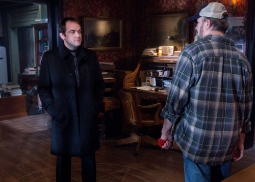 Still of Jim Beaver and Mark Sheppard in Supernatural (2005)