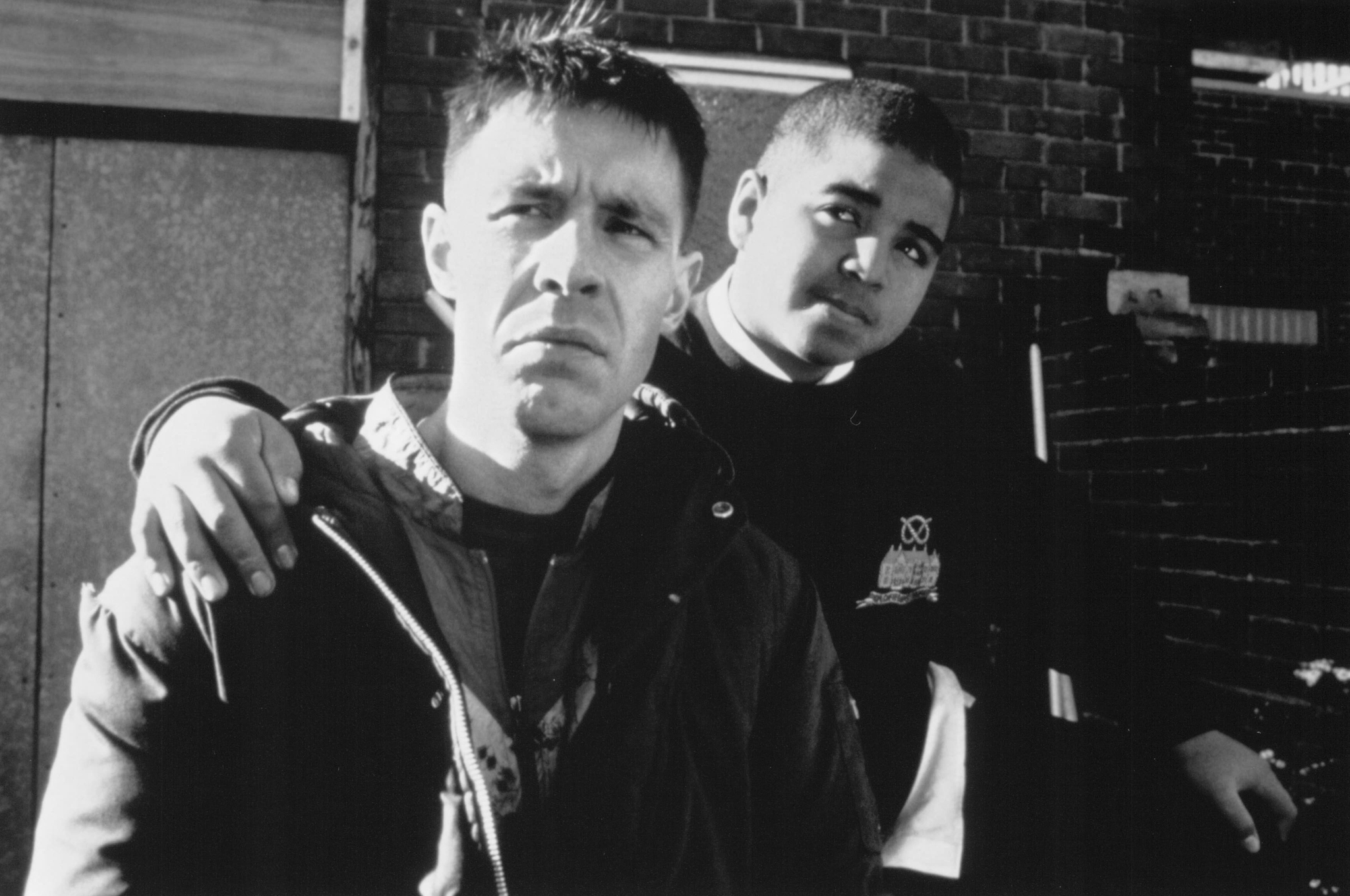 Still of Paddy Considine and Andrew Shim in A Room for Romeo Brass (1999)