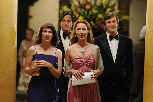 Still of Jack Davenport, Molly Parker and Miriam Shor in Swingtown (2008)