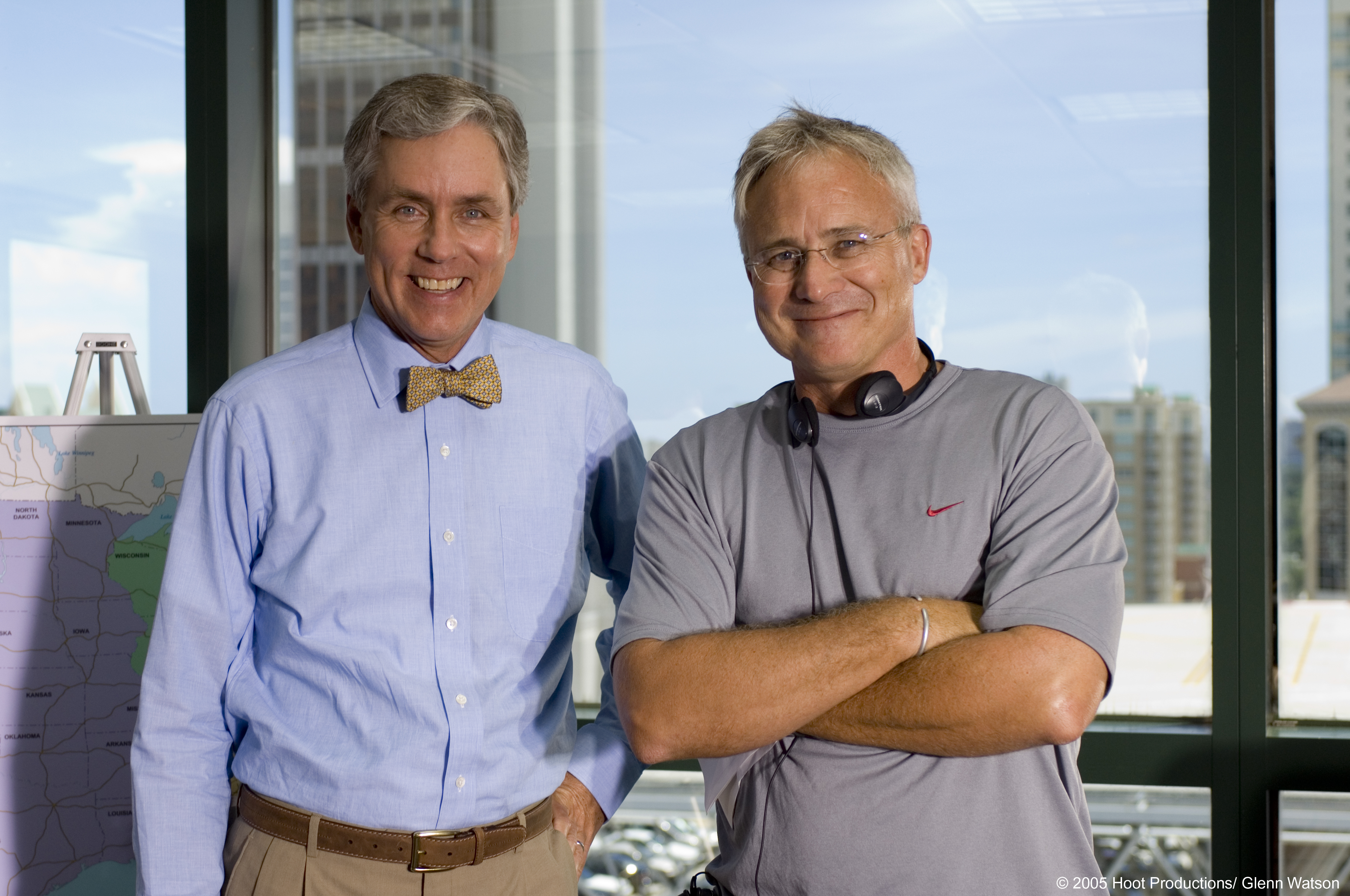 with Author Carl Hiaasen on set of Hoot where he appears as Felix