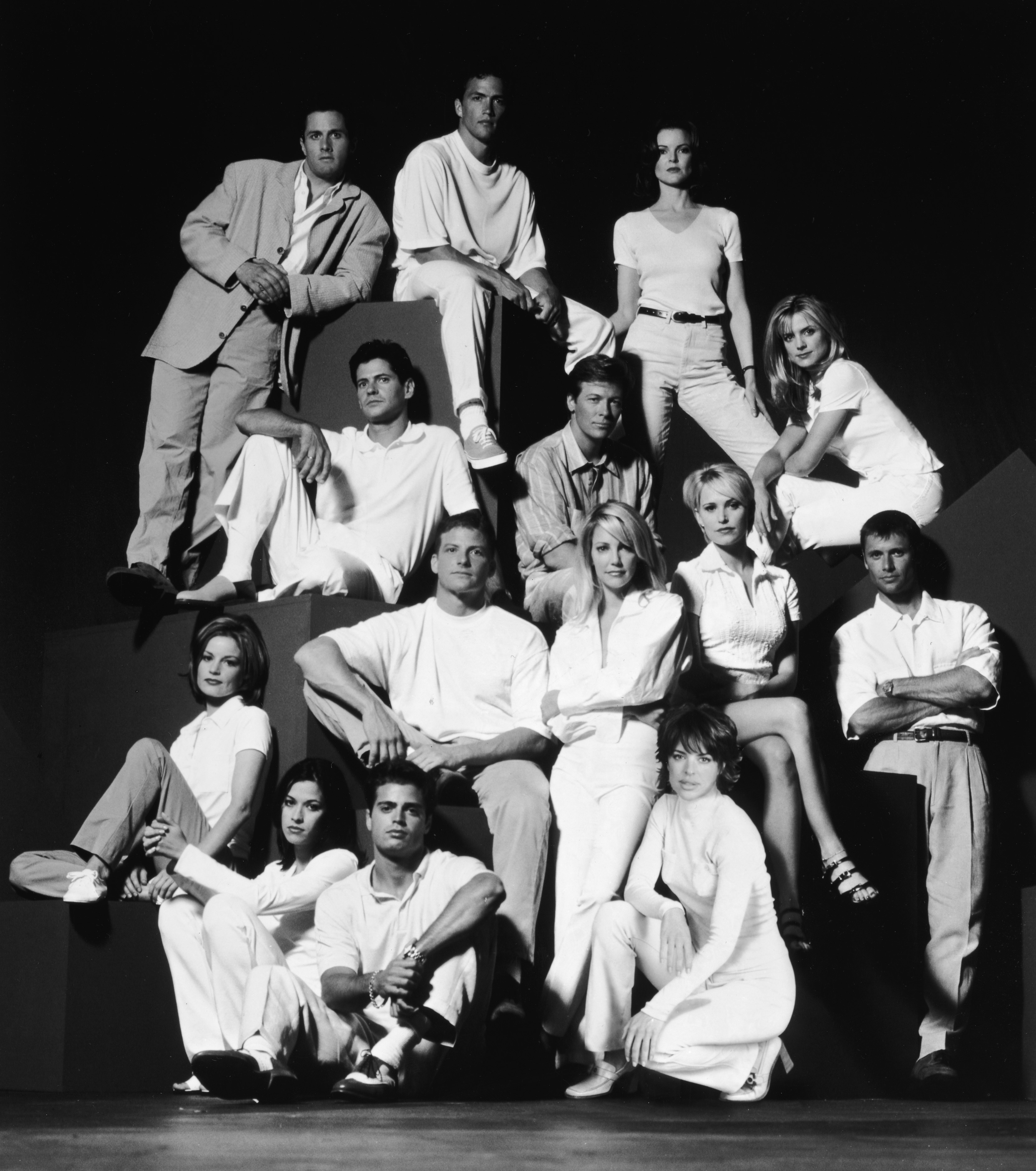 Still of Heather Locklear, David Charvet, Rob Estes, Lisa Rinna, Grant Show, Courtney Thorne-Smith, Josie Bissett, Thomas Calabro, Marcia Cross, Brooke Langton, Laura Leighton, Doug Savant, Andrew Shue and Jack Wagner in Melrouzas (1992)