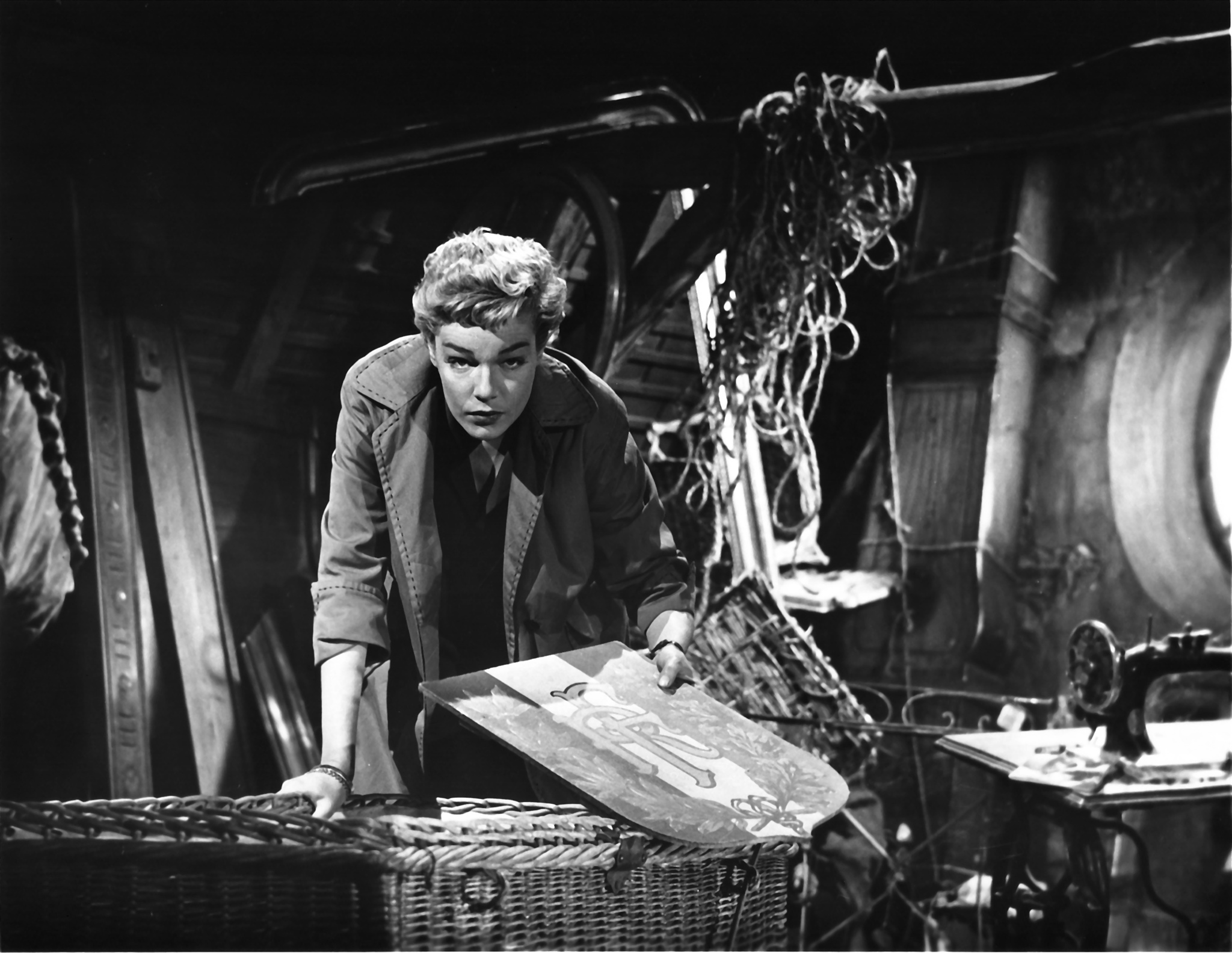 Still of Simone Signoret in Les diaboliques (1955)