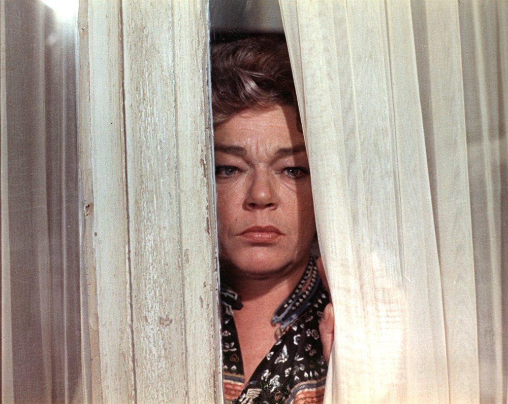 Still of Simone Signoret in Le chat (1971)