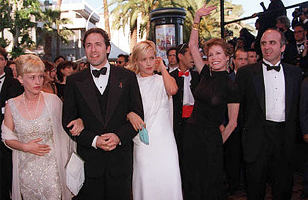 Patricia Arquette, David O. Russell, Téa Leoni, Mary Tyler Moore, and Dean Silvers at the Cannes Film Festival premiere of Flirting with Disaster.