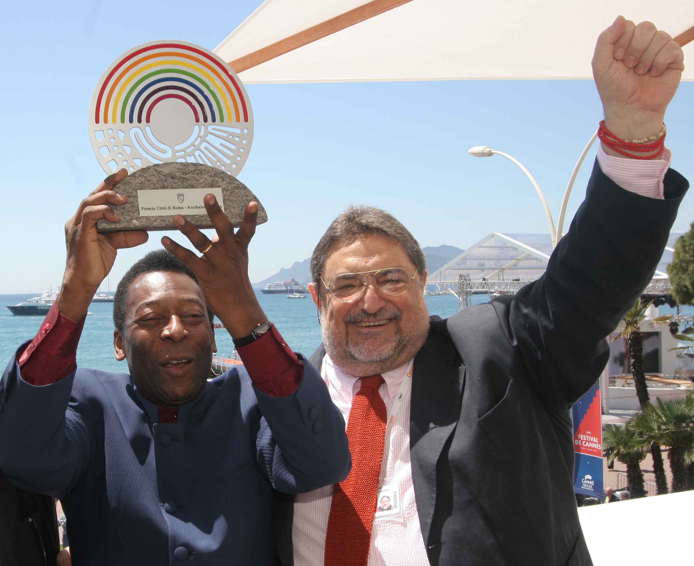 Pelè and Sandro Silvestri in Cannes for the handover of the Gillo Pontecorvo's Award 