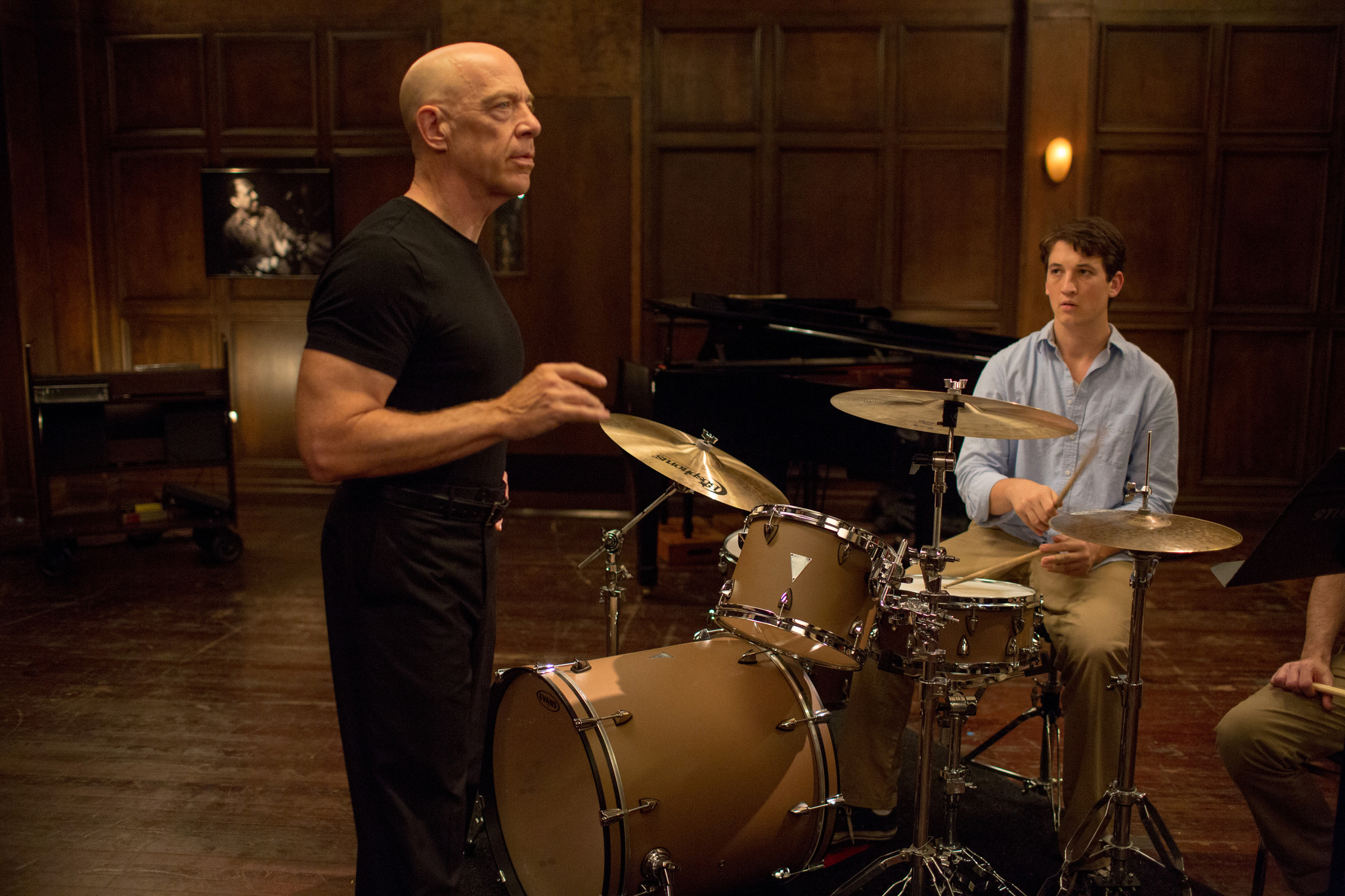 Still of J.K. Simmons and Miles Teller in Atkirtis (2014)