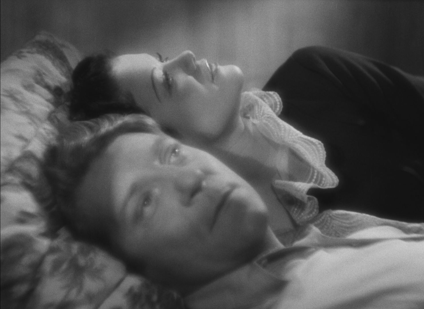 Still of Jean Gabin and Simone Simon in La bête humaine (1938)