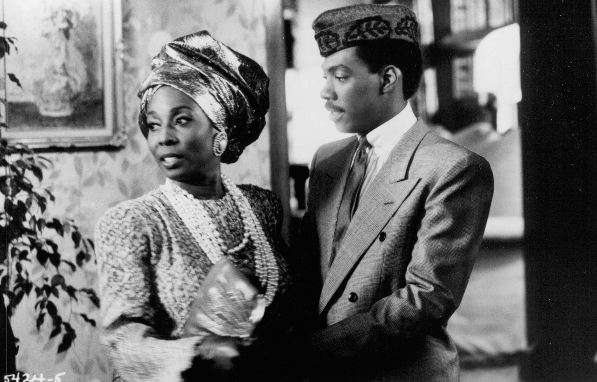 Still of Eddie Murphy and Madge Sinclair in Coming to America (1988)