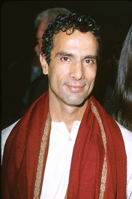 Tarsem Singh at event of The Cell (2000)