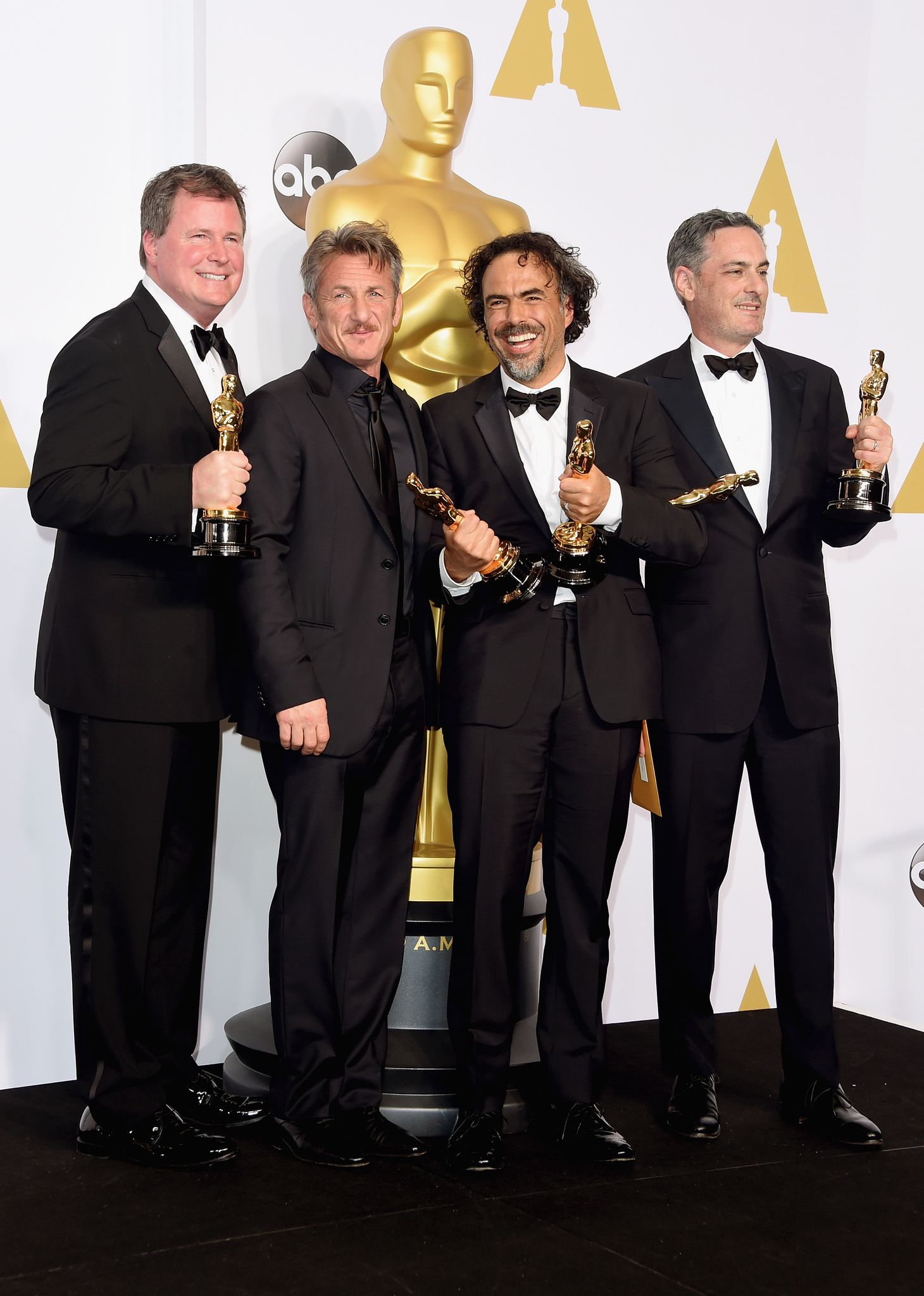 Sean Penn, Alejandro González Iñárritu, James W. Skotchdopole and John Lesher at event of The Oscars (2015)