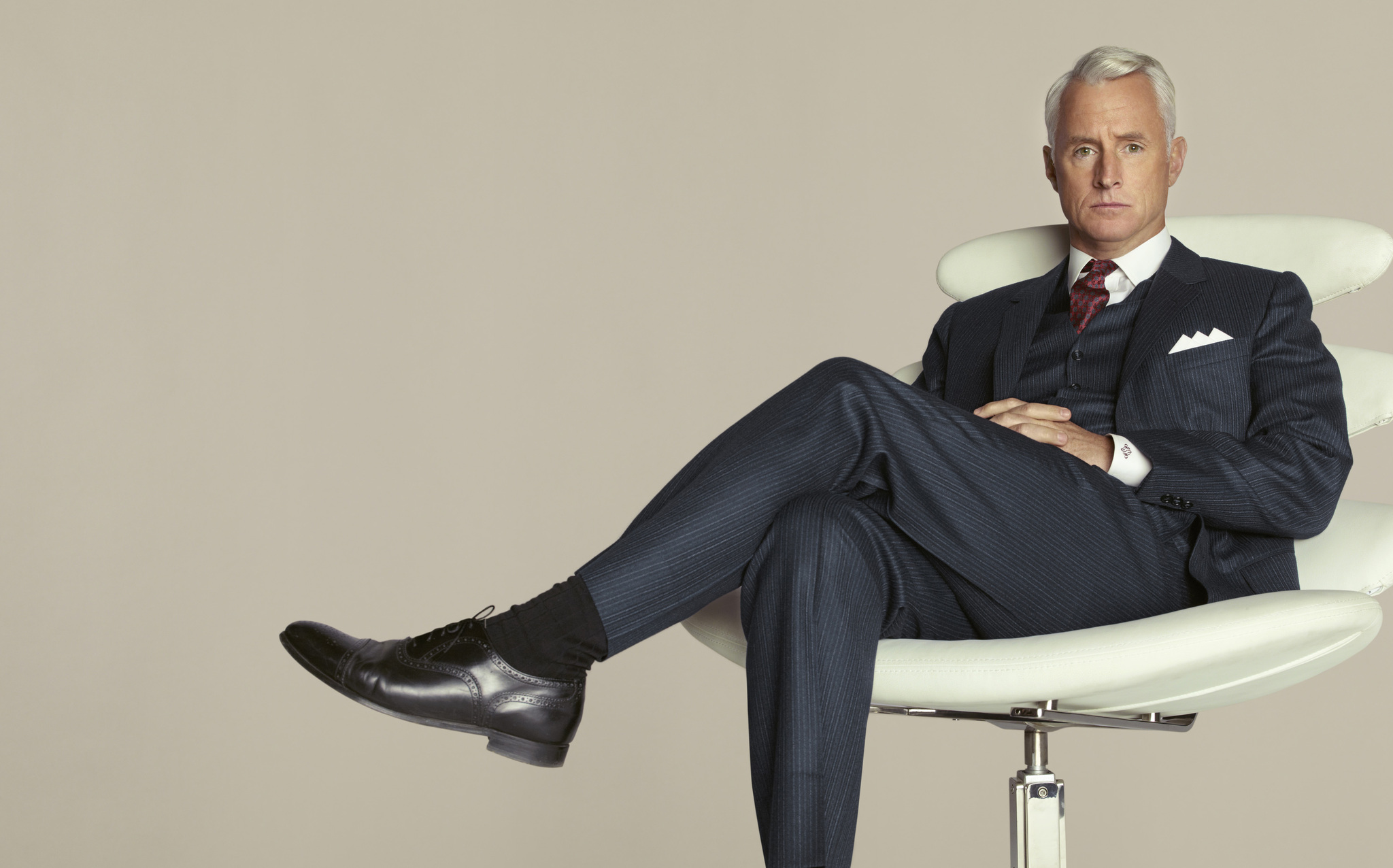 Still of John Slattery in MAD MEN. Reklamos vilkai (2007)