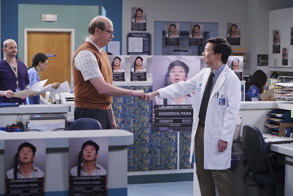 Still of Ken Jeong and Jonathan Slavin in Dr. Ken (2015)