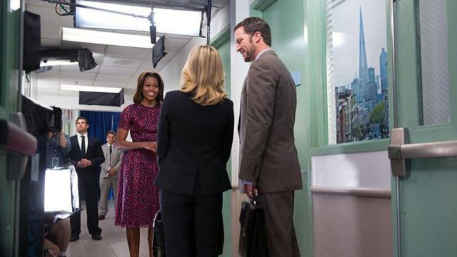 Still of Michelle Obama, Amy Poehler and Brady Smith in Parks and Recreation (2009).