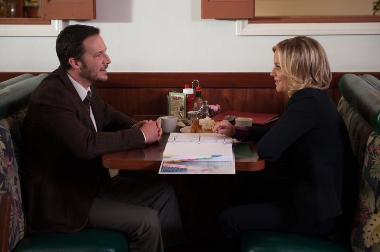 Still of Brady Smith and Amy Poehler in Parks and Recreation.