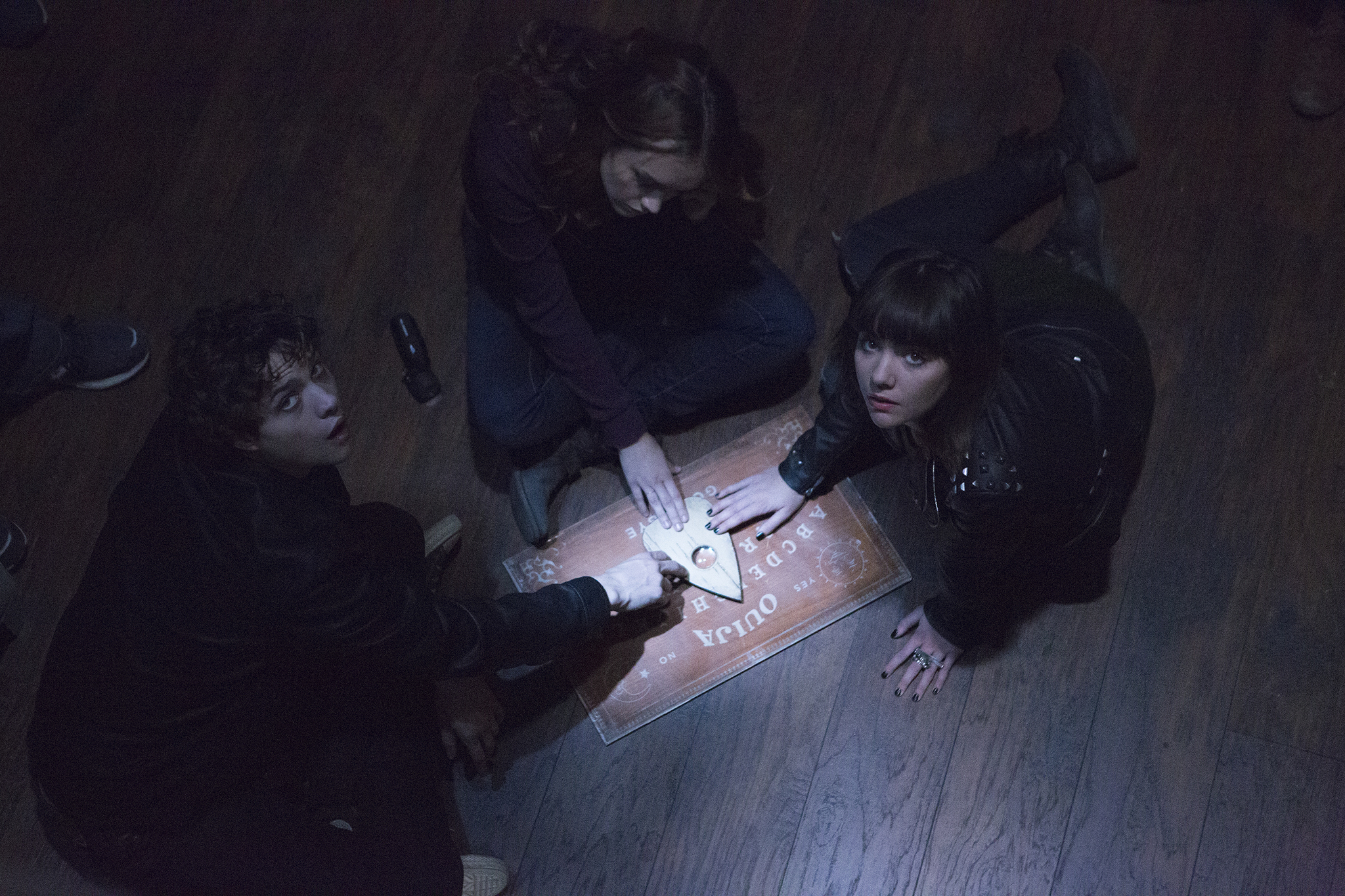 Still of Douglas Smith, Ana Coto and Olivia Cooke in Ouija (2014)