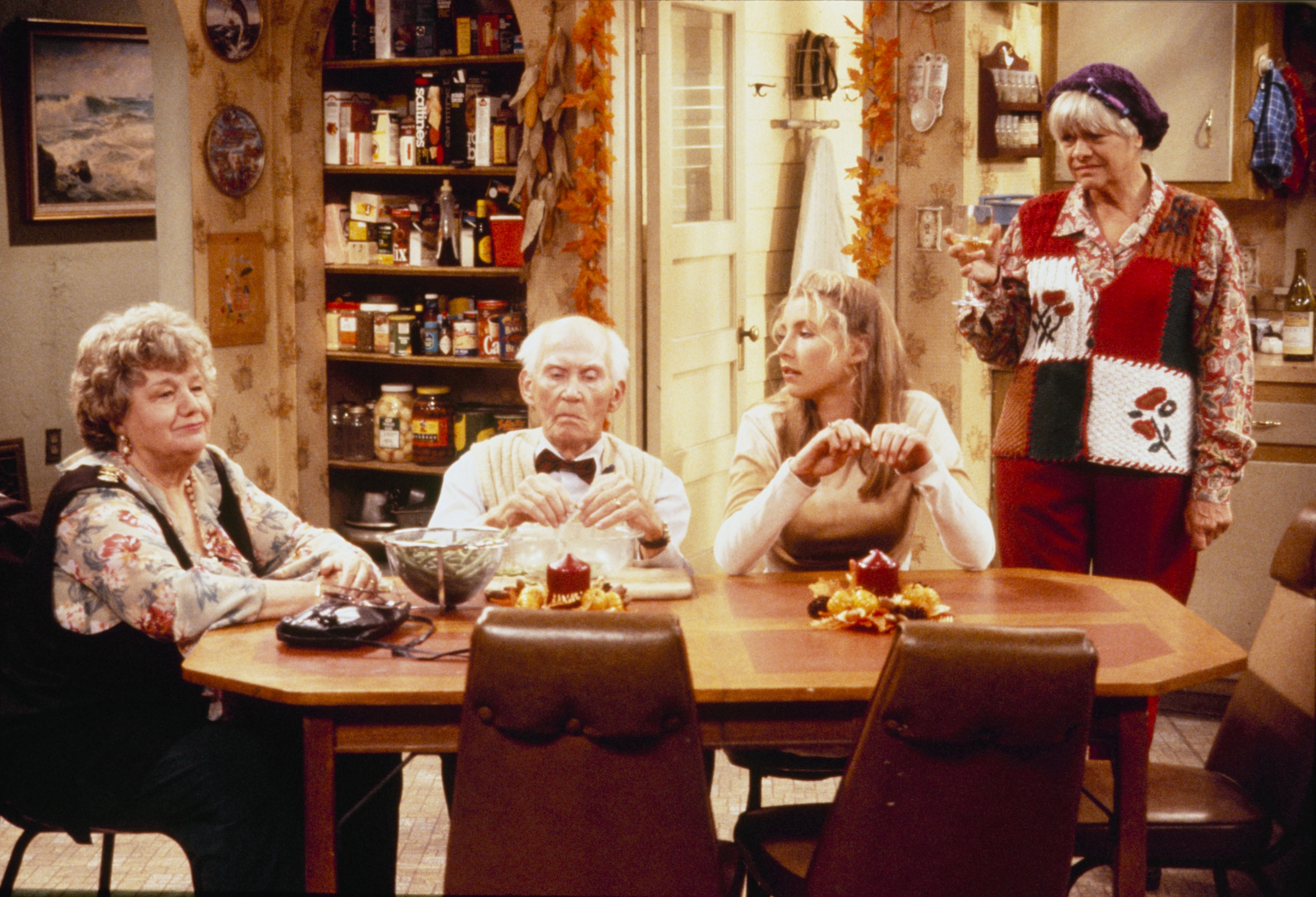 Still of Shelley Winters, Sarah Chalke, Estelle Parsons and Frank Smith in Roseanne (1988)