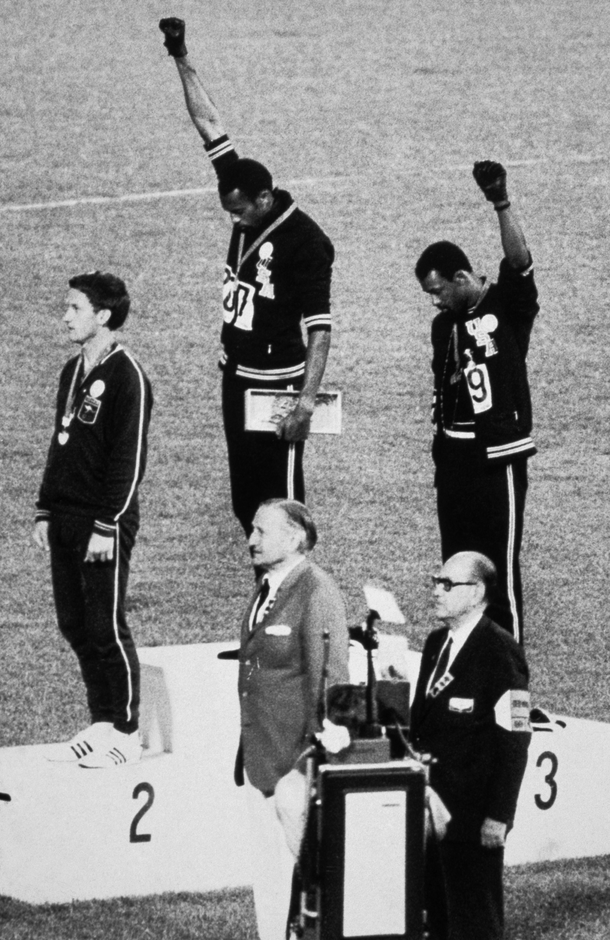 Still of Tommie Smith in 1968 with Tom Brokaw (2007)
