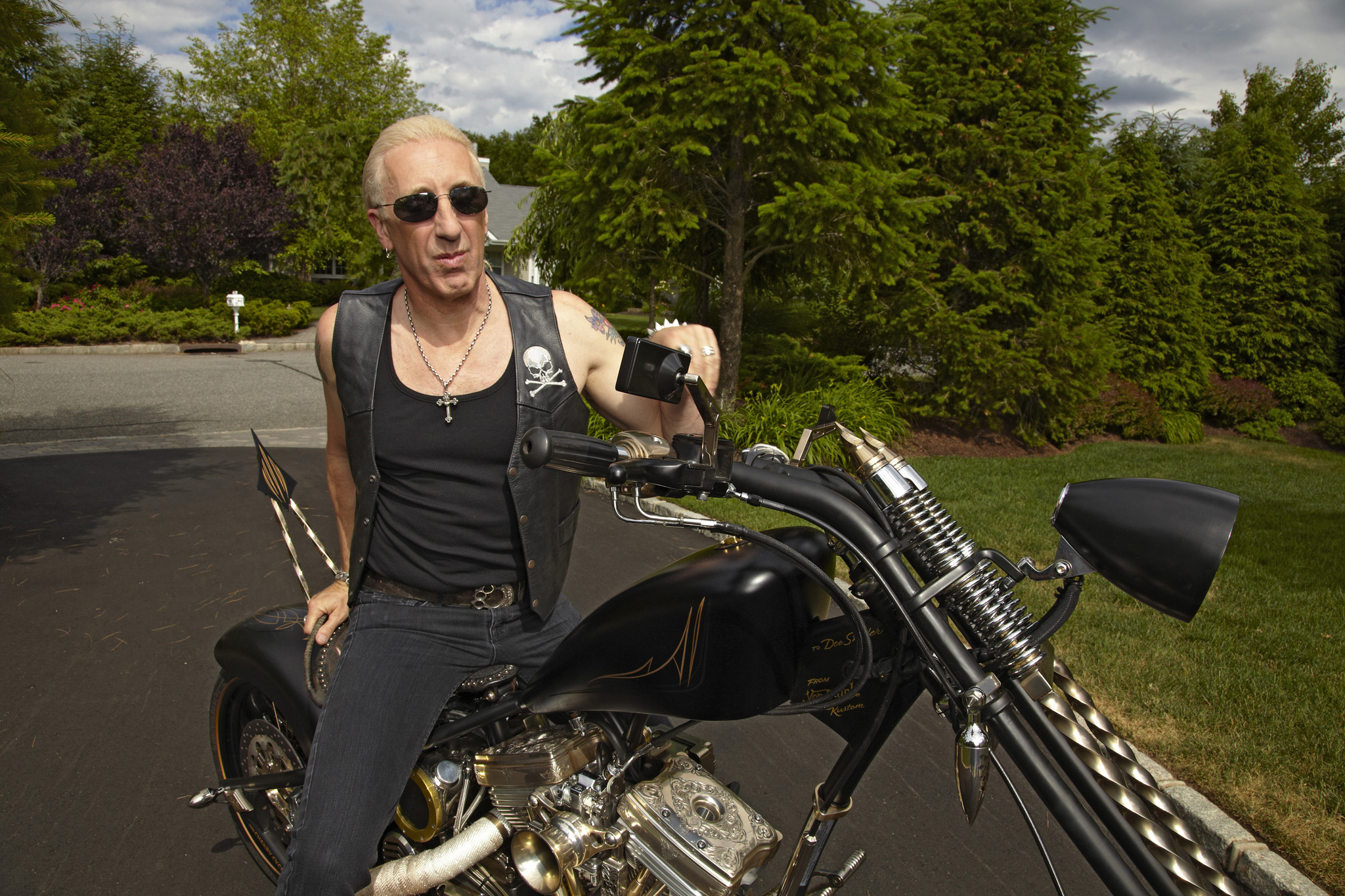 Still of Dee Snider in Growing Up Twisted (2010)