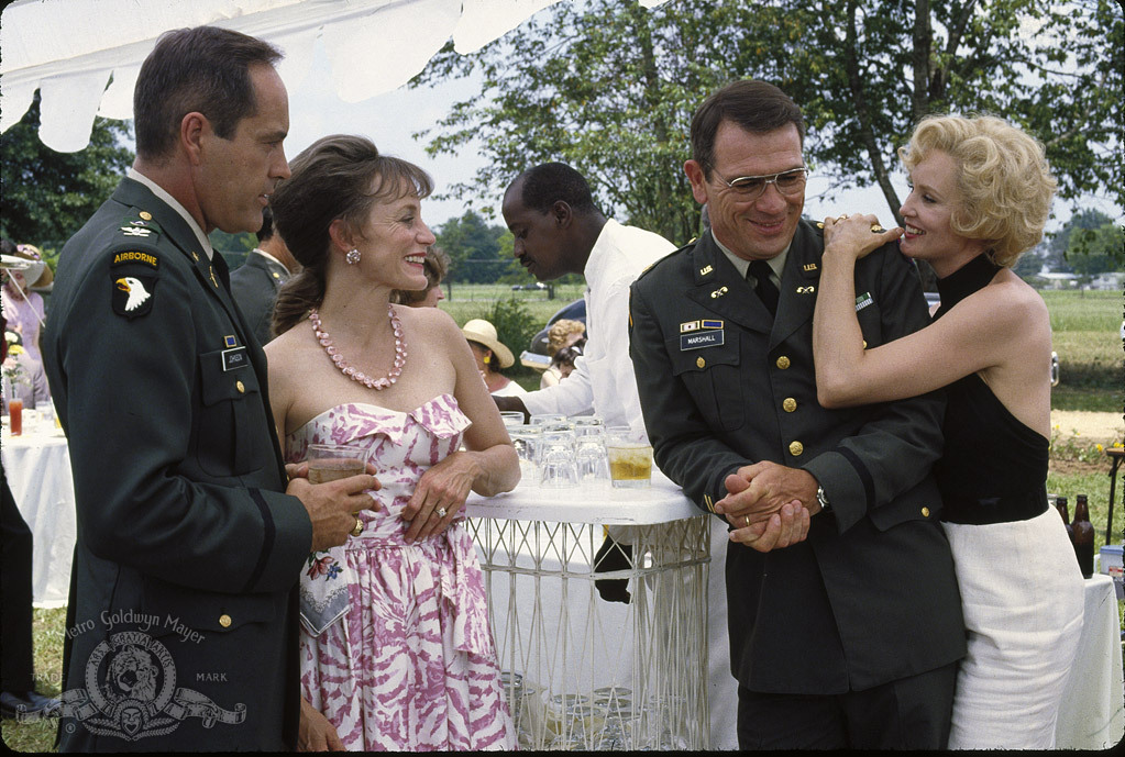Still of Tommy Lee Jones, Powers Boothe, Jessica Lange and Carrie Snodgress in Blue Sky (1994)