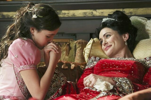 Still of Rena Sofer and Bailee Madison in Once Upon a Time (2011)
