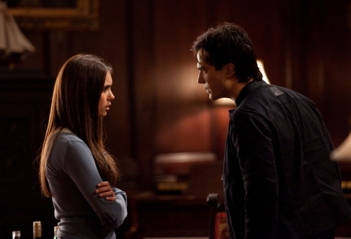 Still of Ian Somerhalder and Nina Dobrev in Vampyro dienorasciai (2009)